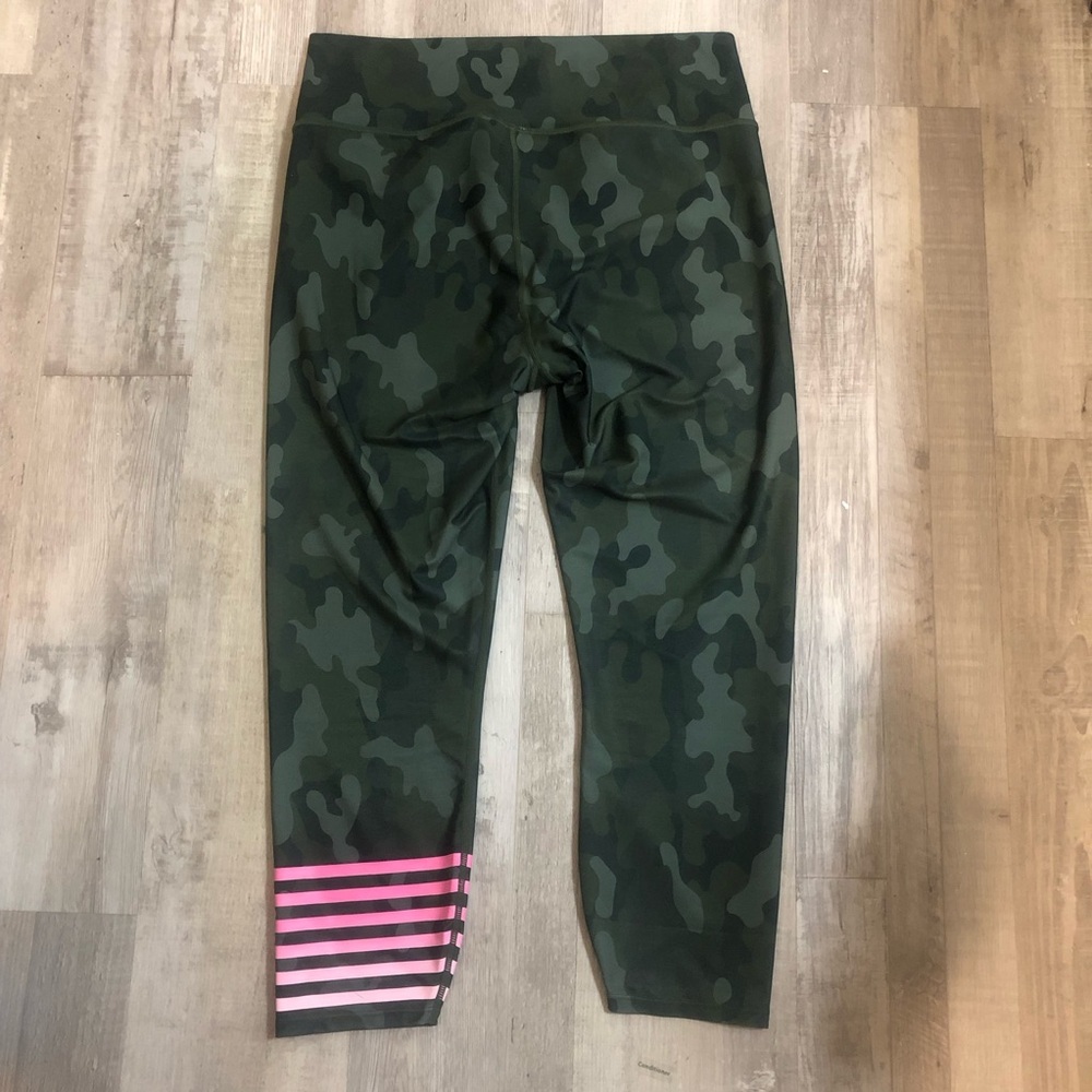 AB by Addison Bay camouflage leggings size Large